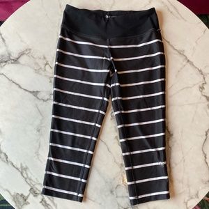MPG Black and White striped capri leggings SZ Small
